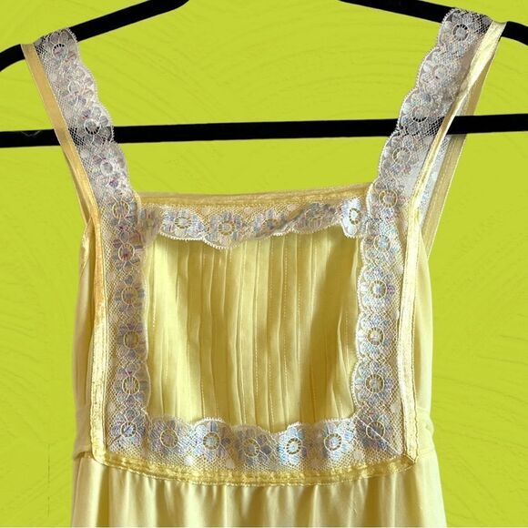 70s vintage nylon chiffon yellow night gown - Picture 6 of 10